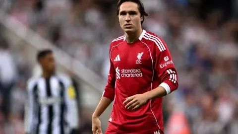 曼城主场与埃弗顿战成平局，13场赛事仅获一胜