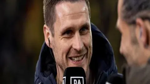 “哀悼！罗贝托在社交媒体缅怀郭嘉璇，缅怀前巴萨队长深情致敬”